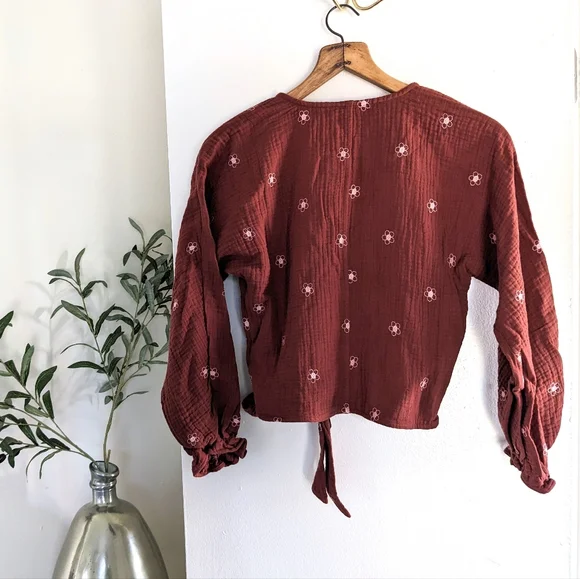 Sold on M! Madewell Lightspun Maira Flower Embroidered Tie Wrap Top - Picture 13 of 16